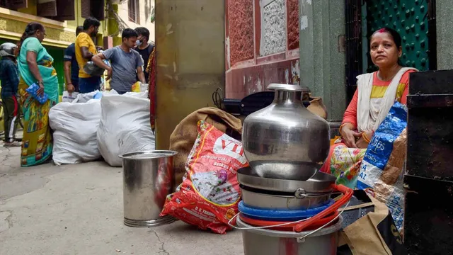 ফাটলে ক্ষতিগ্রস্ত পরিবারগুলিকে ক্ষতিপূরণবাবদ দেওয়া হবে ৫ লক্ষ টাকা