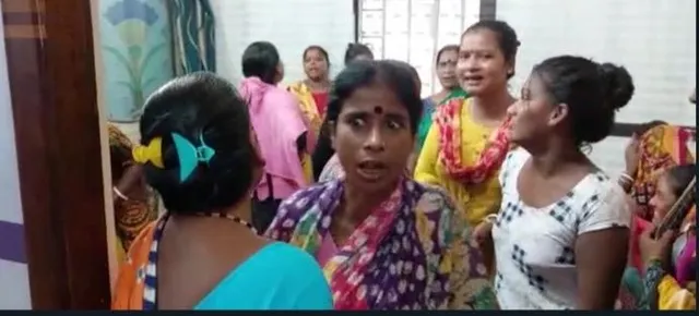 কাঁথি পৌরসভা এলাকার সাফাই কর্মীদের বিক্ষোভ