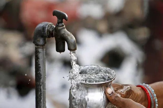 দলিত মহিলা জল পান করায় গোমূত্র দিয়ে পরিষ্কার করা হল ট্যাঙ্ক