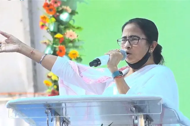 দাদু-নাতির গন্ডগোল হলেও সিবিআই চাই : মমতা