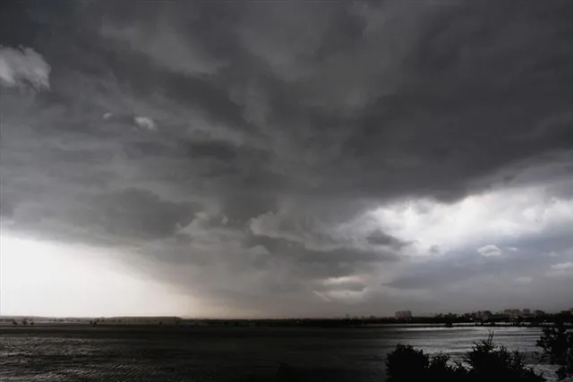 মারাত্মক ঘূর্ণিঝড়ে পরিণত হতে পারে সিত্রাং