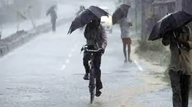 আগামী ৪৮ ঘণ্টার মধ্যে অতি ভারী বৃষ্টির সম্ভাবনা! কমলা সতর্কতা জারি কেরলের ১২টি রাজ্যে