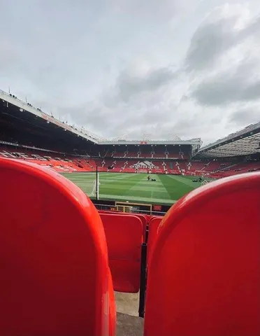 ম্যাচে ঝড় তোলার আগে শান্ত স্টেডিয়ামের ছবি শেয়ার করল ম্যান ইউ