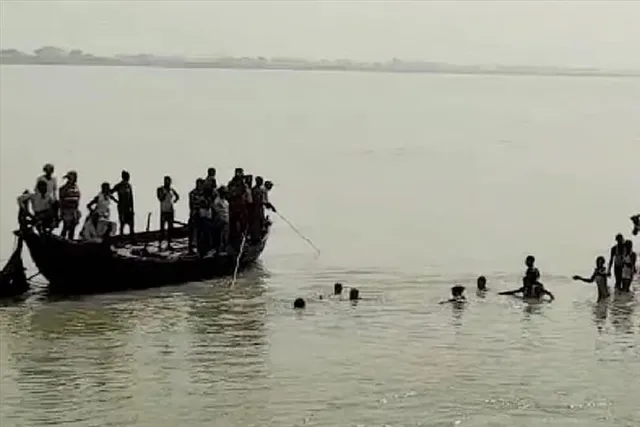 বিহারে নৌকাডুবি, নিখোঁজ ১০