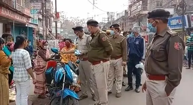 মাস্ক পরাতে অভিযান পুলিশের