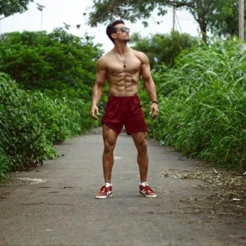 অনুগামীদের মোটিভেট করল টাইগার শ্রফ