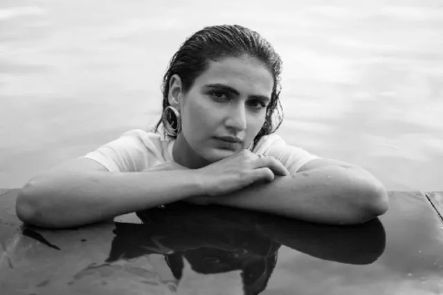 Fatima Sana Shaikh -এর সুইমিংপুলের  ছবি তুমুল ভাইরাল সোশ্যাল মিডিয়ায়