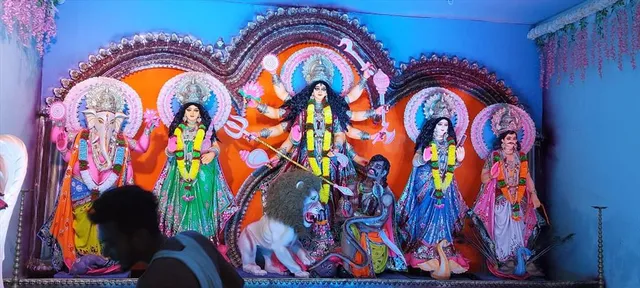 সচেতনতার ছোঁয়া কোচবিহার হাজরাপাড়া সংহতি ক্লাবের পুজোয়