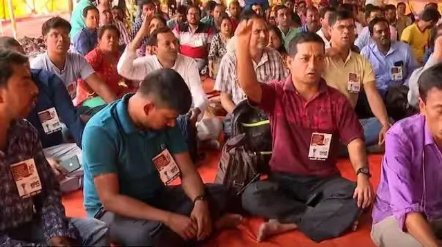 DA-র দাবিতে ধর্নামঞ্চে অসুস্থ আরও এক অনশনকারী