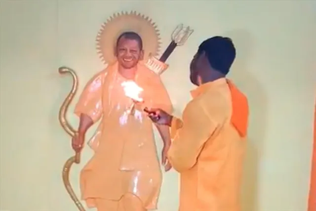 এবার অযোধ্যায় পূজিত হচ্ছেন যোগী!