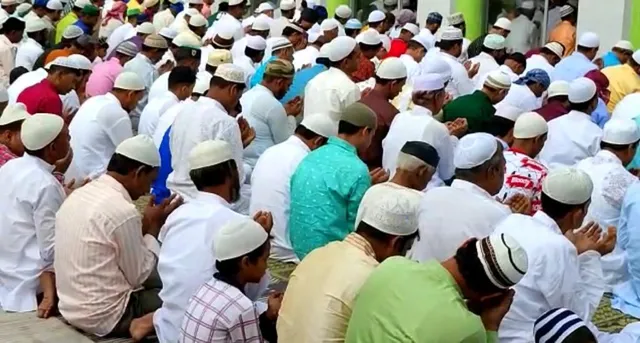 পবিত্র ঈদে পাঁচ হাজার মানুষ জামা মসজিদে
