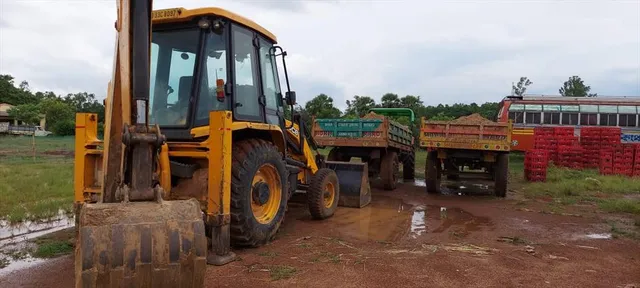 অবৈধ বালি কারবারে শালবনীতে আটক ট্রাক্টর ও জেসিবি