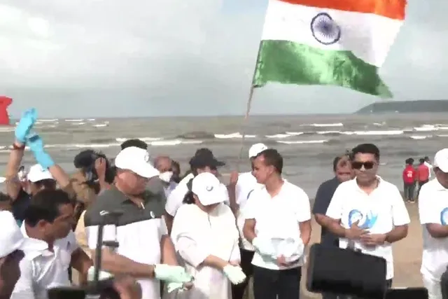 সরকারের উদ্যোগে ৩৭টি সমুদ্র সৈকত পরিষ্কার অভিযান