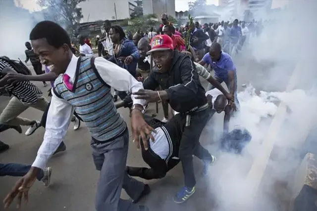 মুদ্রাস্ফীতির প্রতিবাদে কাঁদানে গ্যাস ছুড়লো পুলিশ