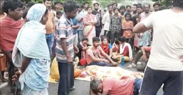 বিনা চিকিৎসায় মৃত্যুর জন্য রাস্তা অবরোধ স্থানীয়দের