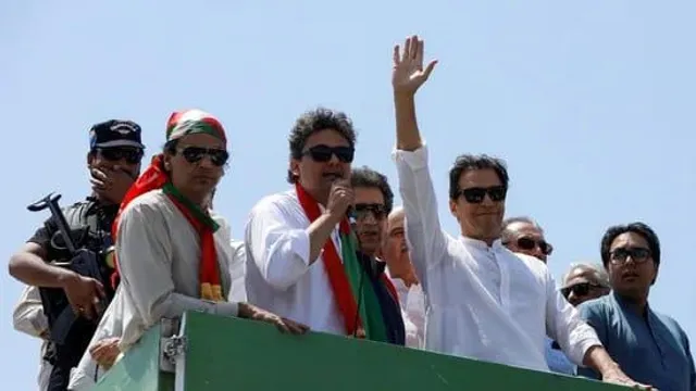 নির্বাচন ঘোষণার জন্য  সরকারকে ৬ দিন সময় দিল ইমরান খান