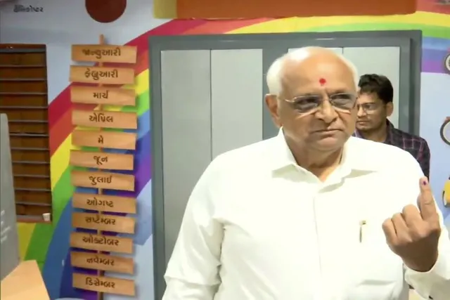 ভোট দিলেন গুজরাটের মুখ্যমন্ত্রী