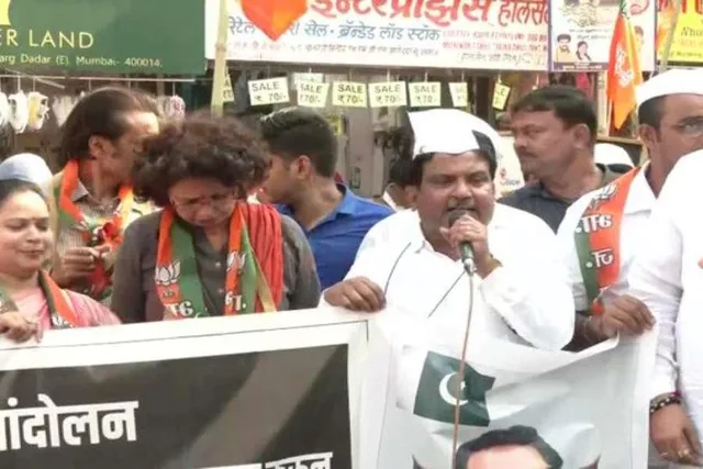 পাকিস্তানের বিদেশ মন্ত্রীর বিরুদ্ধে বিক্ষোভ মুম্বাইয়ে