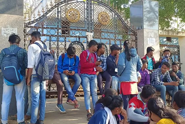 কলেজে নবীন বরণের কথা বেশ কিছু পড়ুয়াকে না জানানোর অভিযোগ