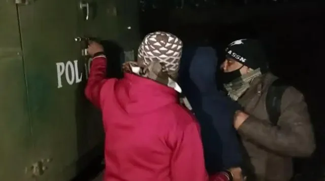 সংশোধনাগার নিয়ে যাওয়ার সময় পলাতক দুই আসামি