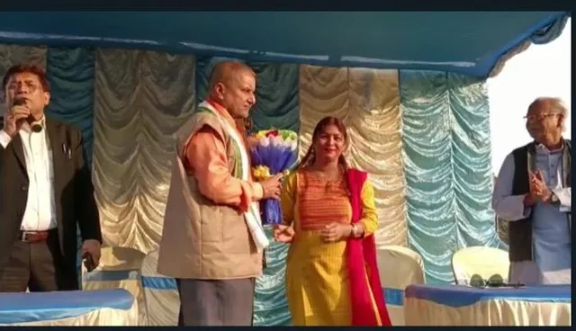 ২৪টি স্টলের ভিত্তিপ্রস্তর স্থাপন করলেন তাপস ব্যানার্জি