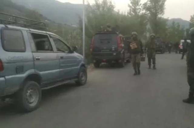 বদগাম থেকে ধৃত ২ জঙ্গি সহযোগী, উদ্ধার প্রচুর অস্ত্র