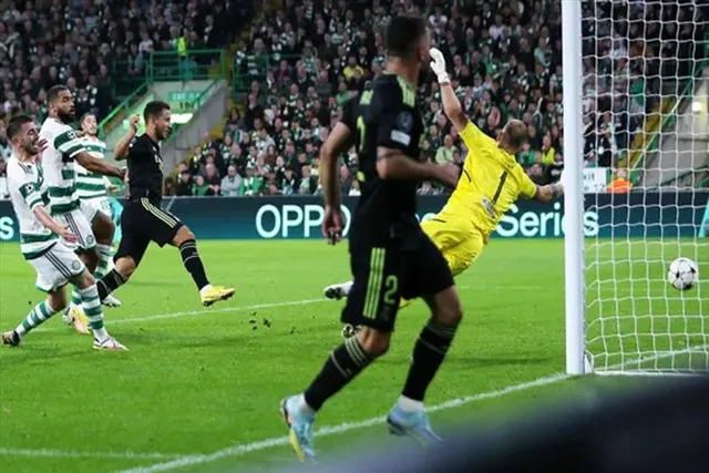 ভিডিওঃ গোলকিপার মাঝমাঠের কাছাকাছি, প্রতিপক্ষকে গোল উপহার