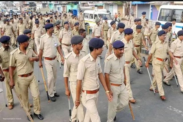 দুষ্কৃতীদের গুলিতে নিহত একাধিক পুলিশ সদস্য