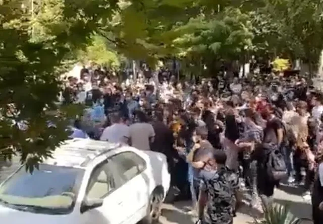 ইরান বিক্ষোভে ৫০ জন নিহত