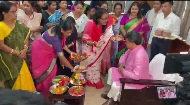 ভাইফোঁটা নিলেন মুখ্যমন্ত্রী