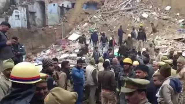 আগ্রায় ৬টি আবাসিক ভবন ধসে আহত একই পরিবারের ৩ জন