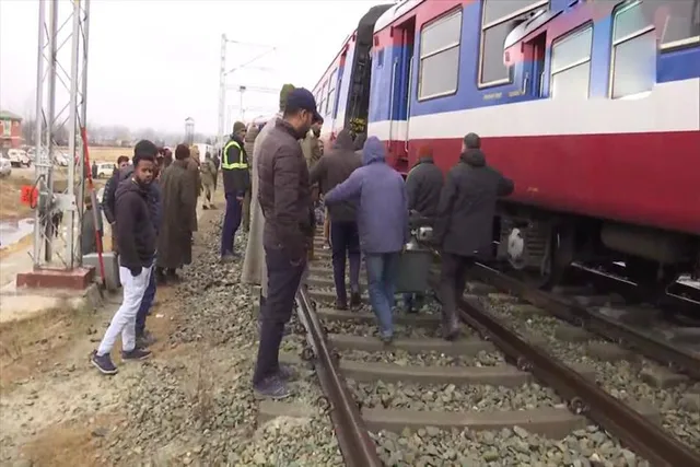 জম্মু কাশ্মীরে বড়সড় রেল দুর্ঘটনা