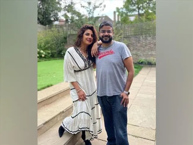 দীর্ঘ পাঁচ বছর পর ভাইয়ের হাতে রাখি বাঁধলেন প্রিয়াঙ্কা চোপড়া