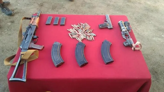 উত্তর ২৪ পরগনায় দু’জায়গা থেকে বিপুল পরিমাণে আগ্নেয়াস্ত্র উদ্ধার