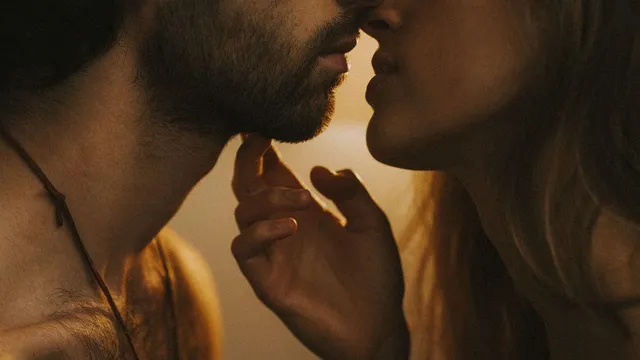 লেসবিয়ান মহিলাদের সপ্তাহে একাধিকবার যৌনতায় লিপ্ত হয়