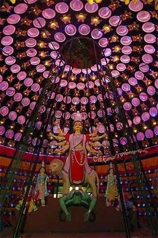দমদম পার্ক সার্বজনীন দুর্গোৎসবে এইবারের থিম 'অবনমন'
