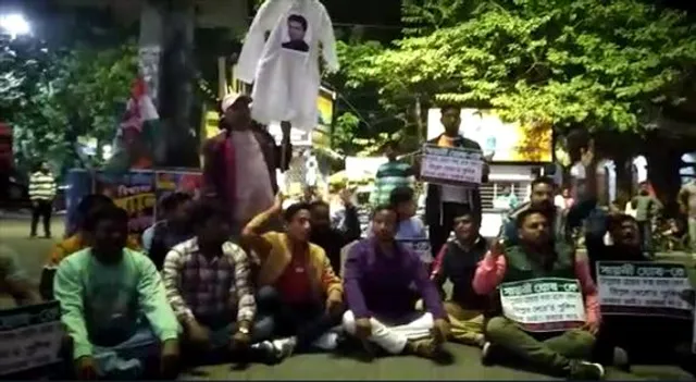 বিপ্লব দেবের কুশপুতুল দাহ করে সায়নী ঘোষের গ্রেফতারির প্রতিবাদ