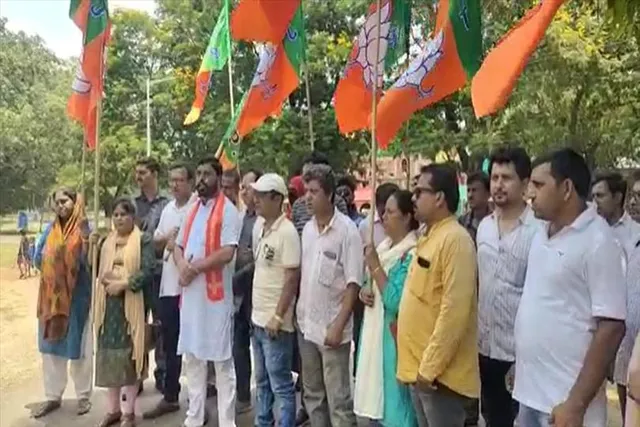 ভুল স্লোগান, বিড়ম্বনায় বিজেপি শিবির