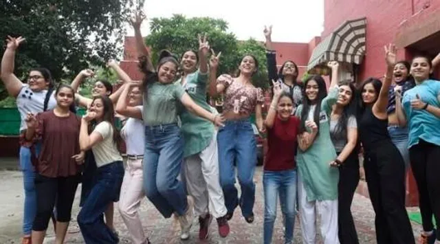 সিবিএসই বোর্ডের দশম শ্রেণীর ফল ঘোষণা