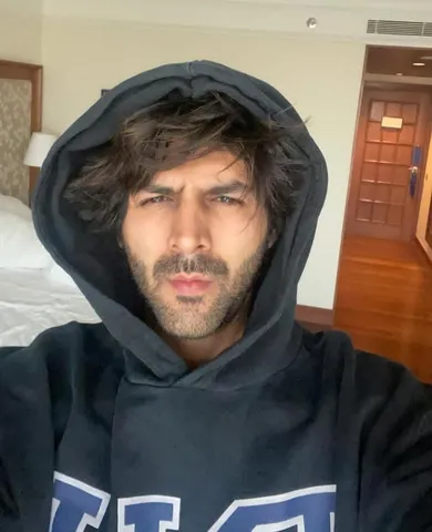 'ভুল ভুলাইয়া ২'-এর ডাবিং শুরু করলেন কার্তিক আরিয়ান