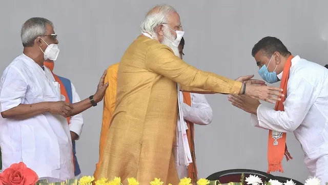 প্রধানমন্ত্রীর বাসভবনে পৌঁছালেন শুভেন্দু