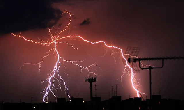 মর্মান্তিক, রাজ্যে একদিনে বজ্রপাতে মৃত্যু হল ১৬ জনের