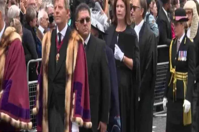 রাজার ভাষণের অপেক্ষায় উচ্চপদস্থ কর্মচারীরা