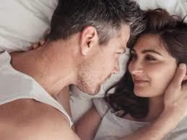 তাকে আলতো কাছে ডাকছি