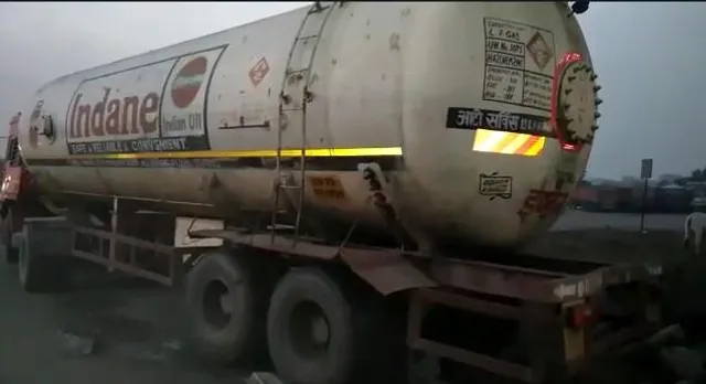 বড়সড় দুর্ঘটনা থেকে রক্ষা পেল পথচারীরা!