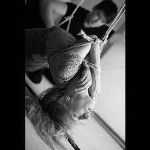 এমন মেয়ে পছন্দ?