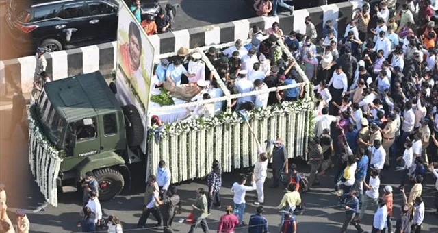 শিবাজি পার্কে পৌঁছল লতা মঙ্গেশকর-এর নিথর দেহ