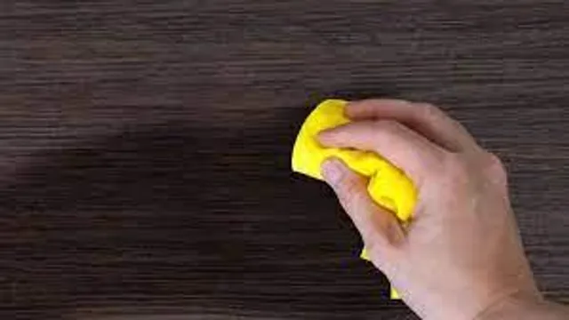 বর্ষাকালে কাঠের আসবাবে ছত্রাক ধরছে?