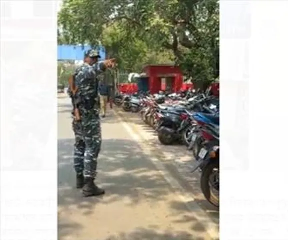 খড়্গপুর ডিআরএম বিল্ডিংয়ে সাংবাদিকদের লাঠিচার্জ করার নিদান! দেখুন ভিডিও