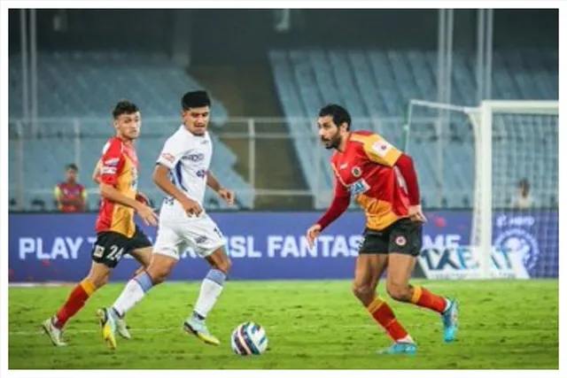 প্রিয় দলের খেলায় ক্ষুব্ধ লাল-হলুদ জনতা